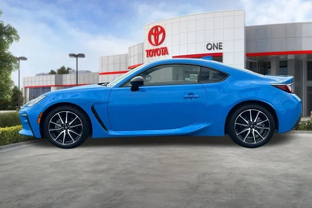 Used 2022  Toyota Base image 8