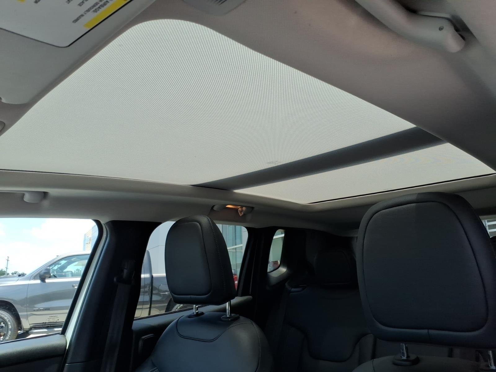 Used 2022 Alpine White Clearcoat Jeep Limited image 6