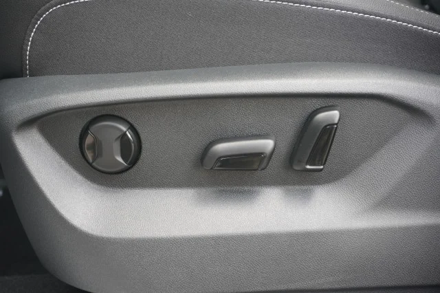 New 2026 Pure Gray Volkswagen 2.0T SE w/Technology image 19