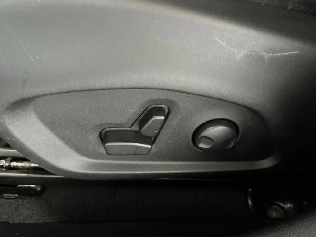Used 2023 Silver Jeep Limited image 22