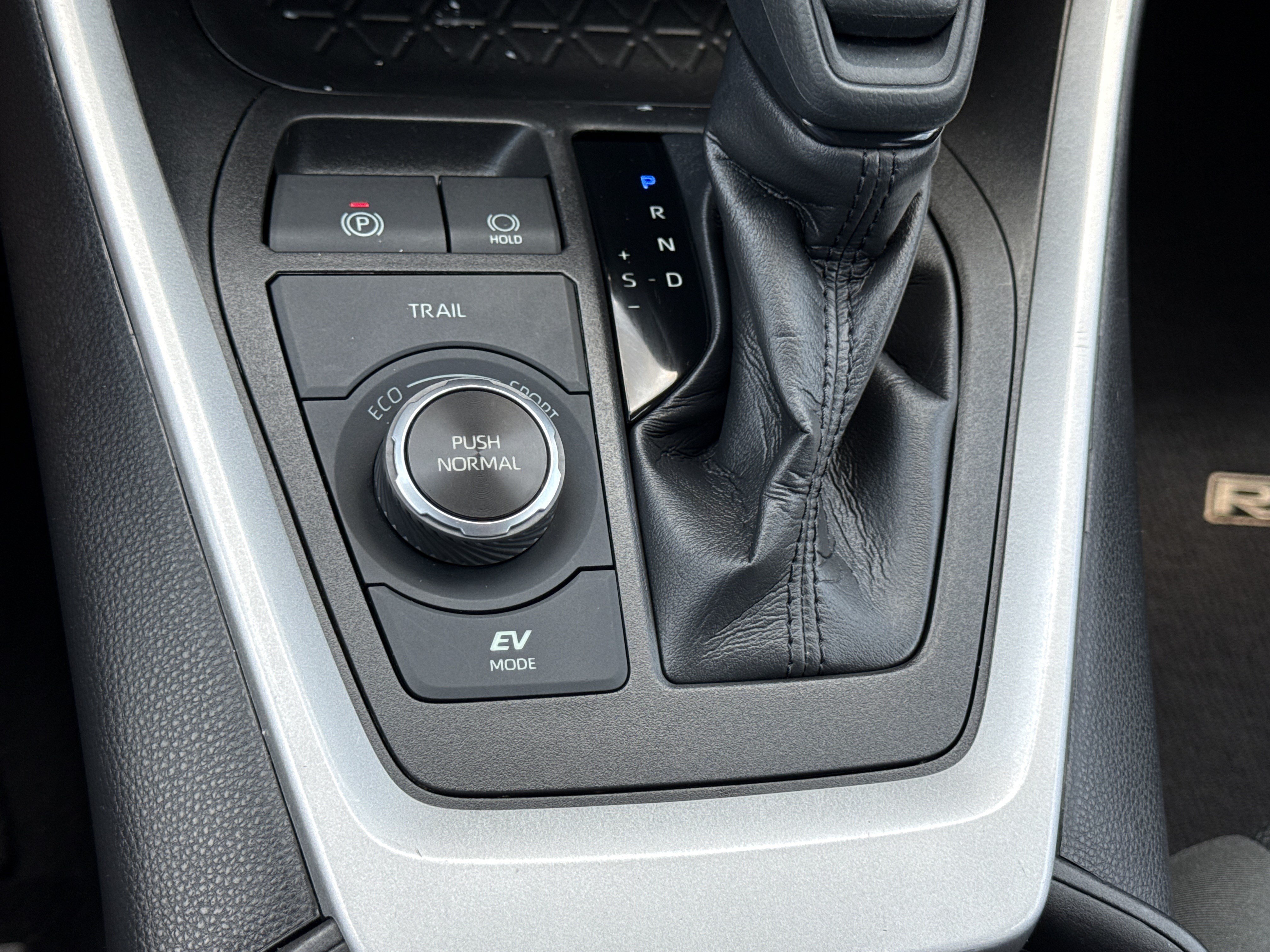 2023 Toyota RAV4 XLE - Photo 28