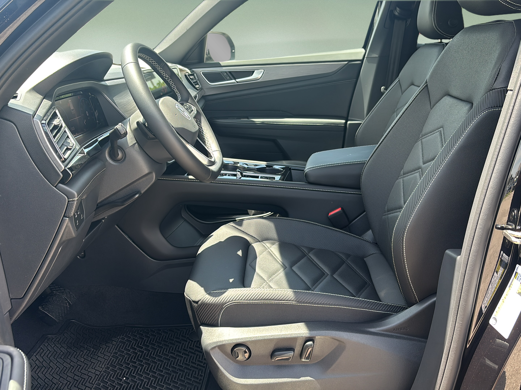 New 2026 Black Volkswagen 2.0T SE w/Technology image 21