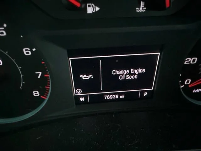 Used 2023 SUMMIT WHITE Chevrolet LT image 4