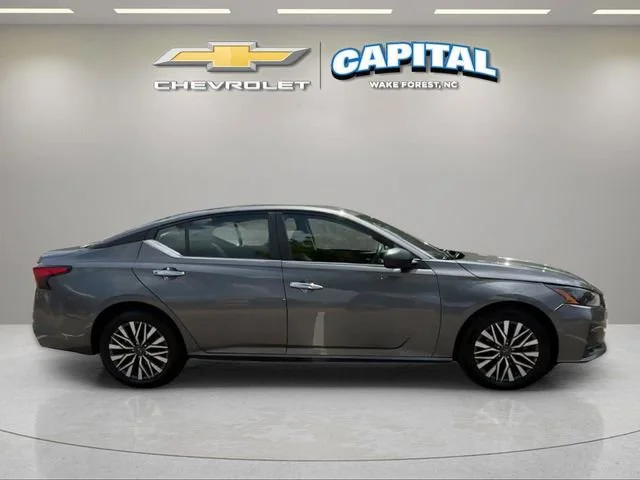 Used 2025 Gray Nissan SV image 6