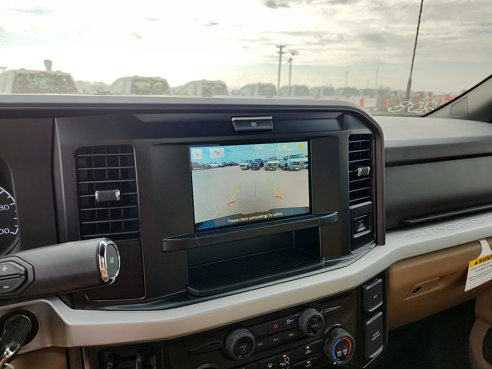 New 2027 Oxford White Ford XLT image 23