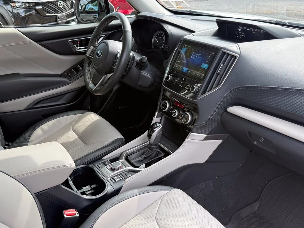 Used 2023 Crystal White Pearl Subaru Limited image 29