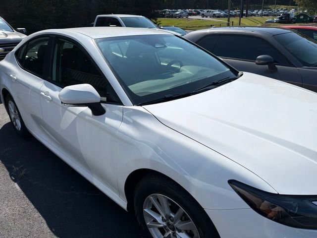 Used 2025 Ice Toyota LE image 18
