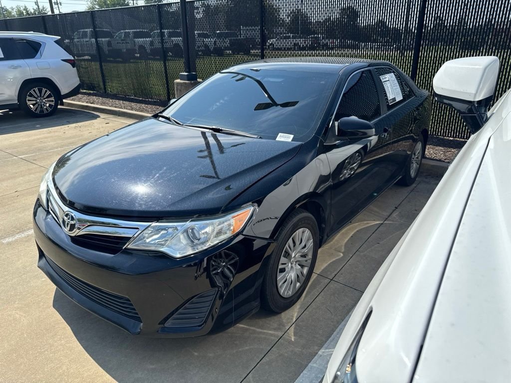Used 2013 Black Toyota LE image 4