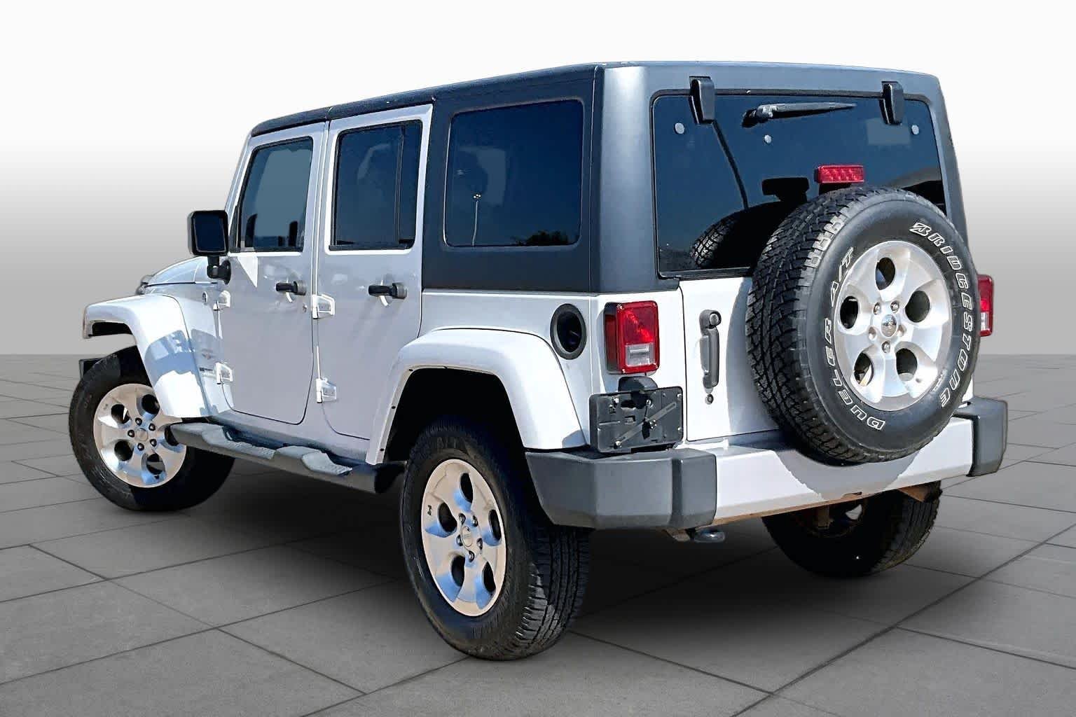 Used 2013 Bright White Jeep Sahara image 10