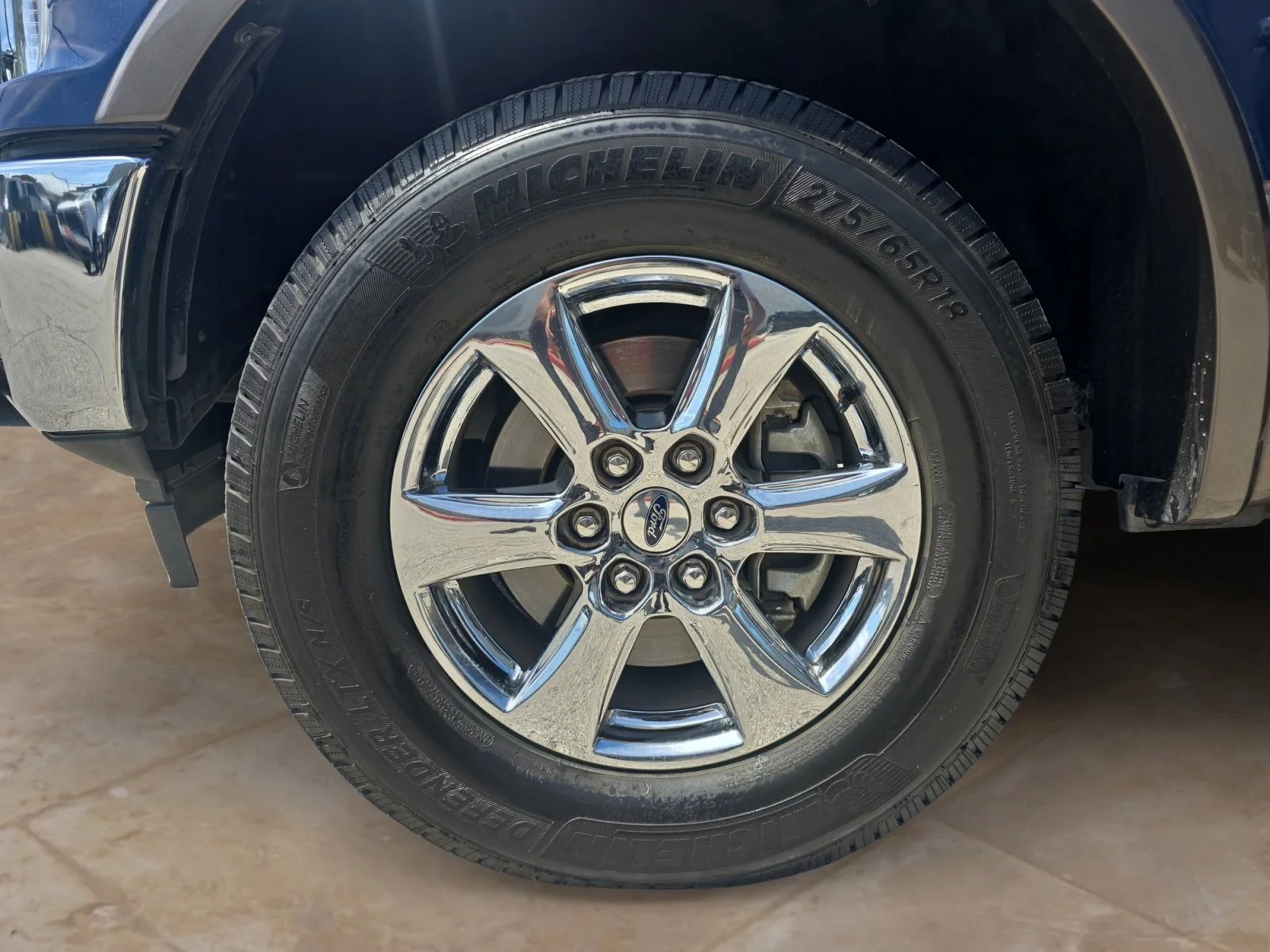 Used 2019 Agate Black Metallic Ford LARIAT image 28