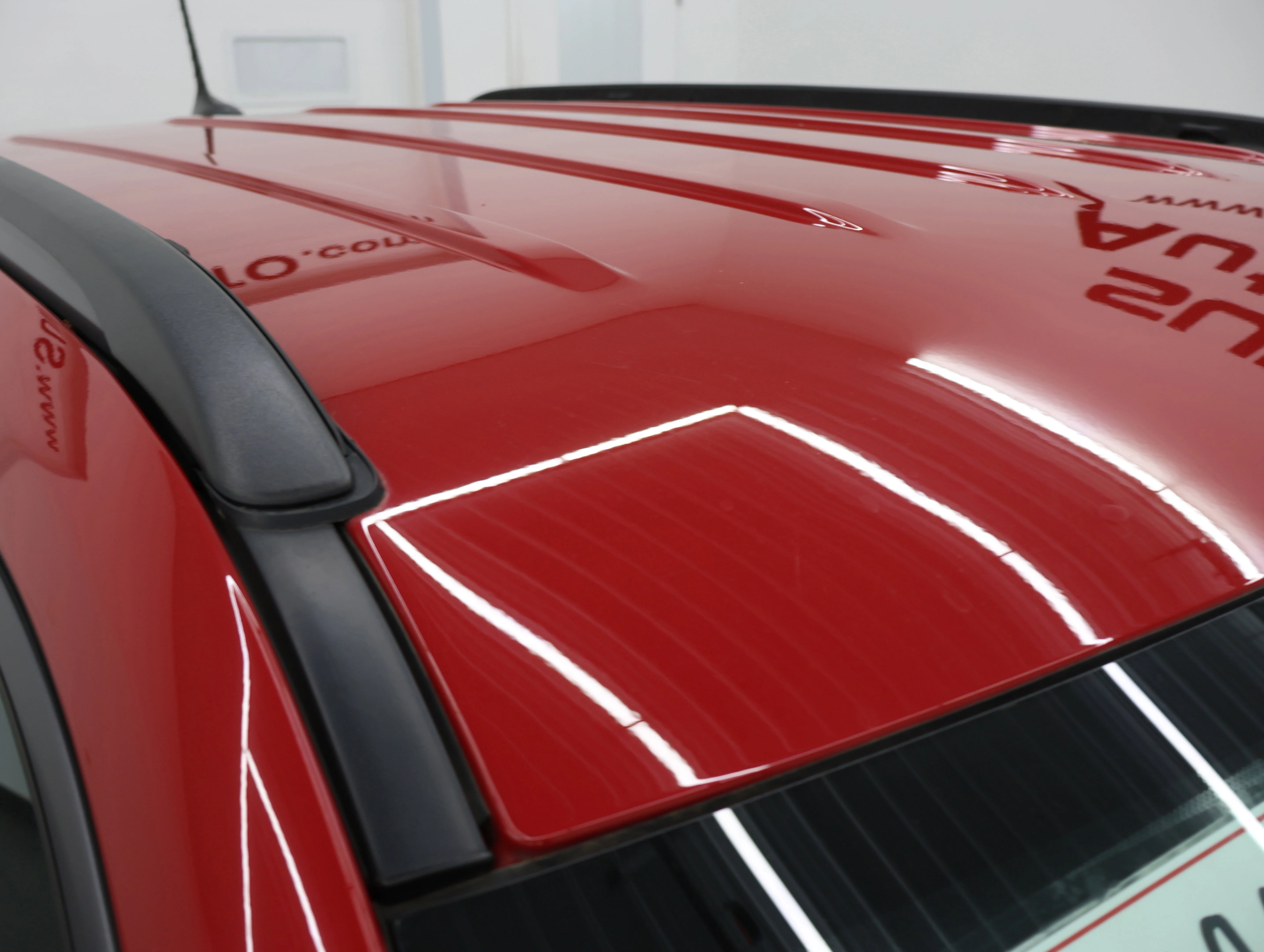 Used 2022 Redline Pearlcoat Jeep Limited image 4