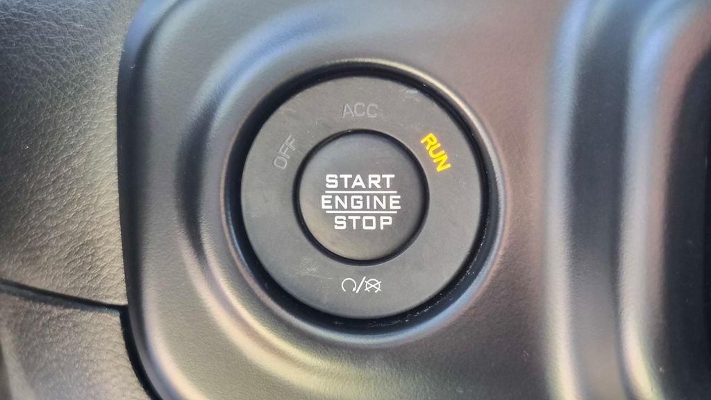Used 2023 Gray Jeep Sport S image 23