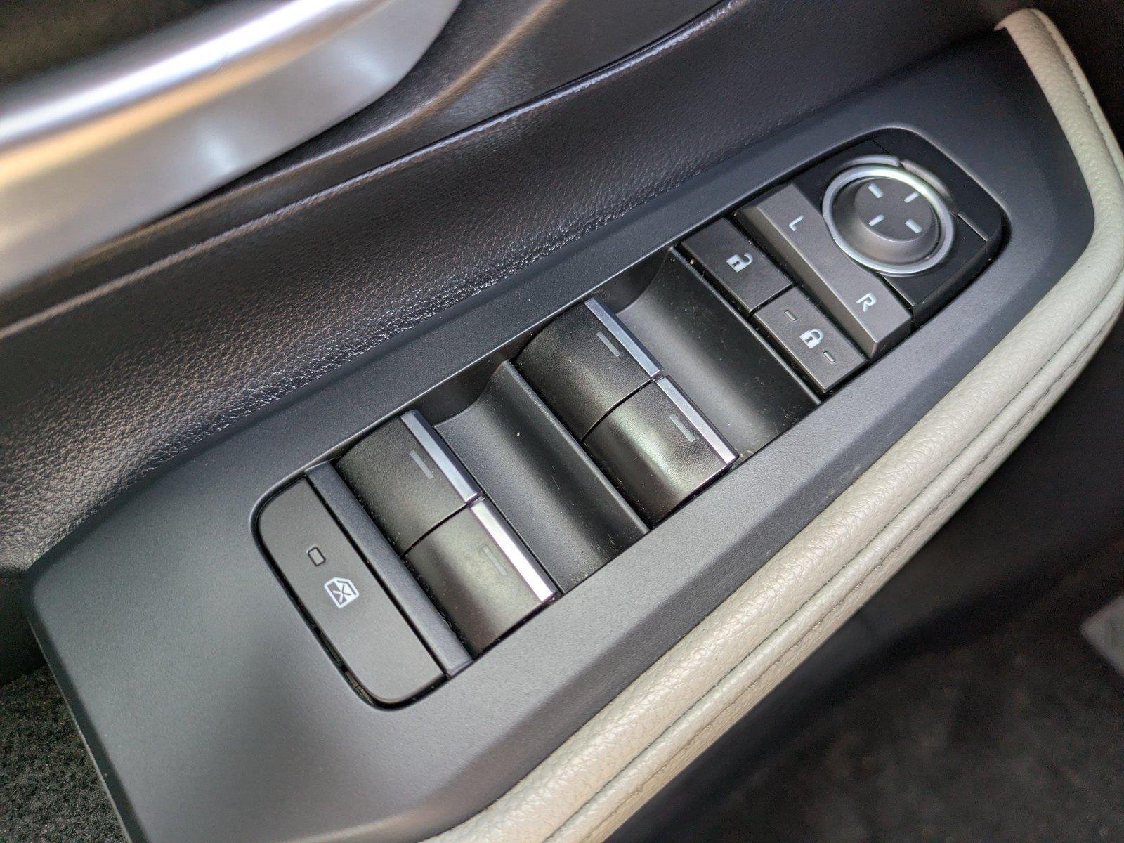 Used 2025 Wind Chill Pearl Toyota Hybrid XLE image 23
