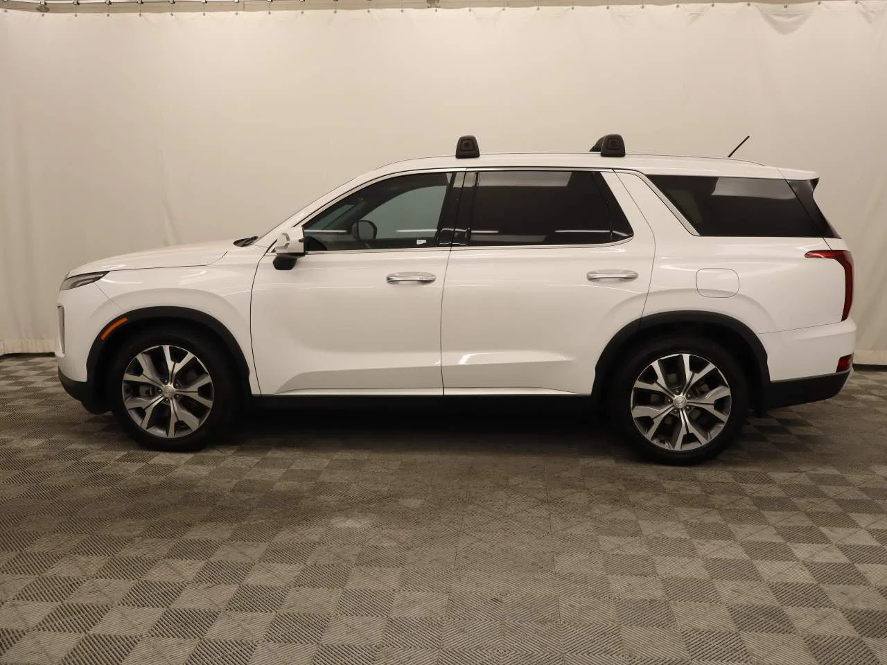 Certified Used 2022 Hyper White Hyundai SEL image 2
