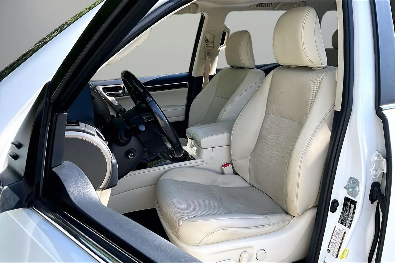 Used 2020  Lexus 460 image 22