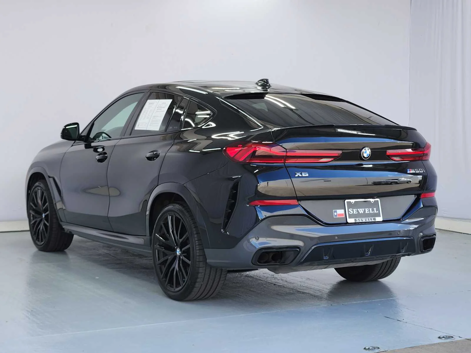 Used 2021 Black Sapphire Metallic BMW M50i image 4