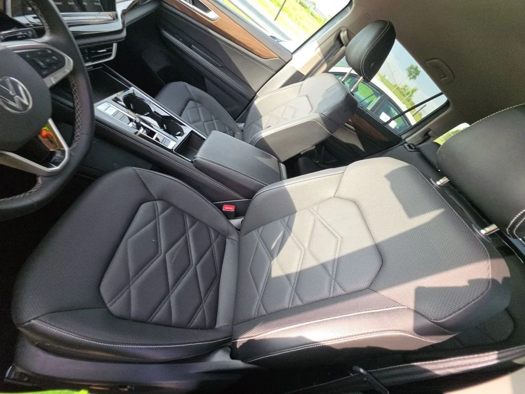 Used 2025 Gray Volkswagen 2.0T SE w/Technology image 9