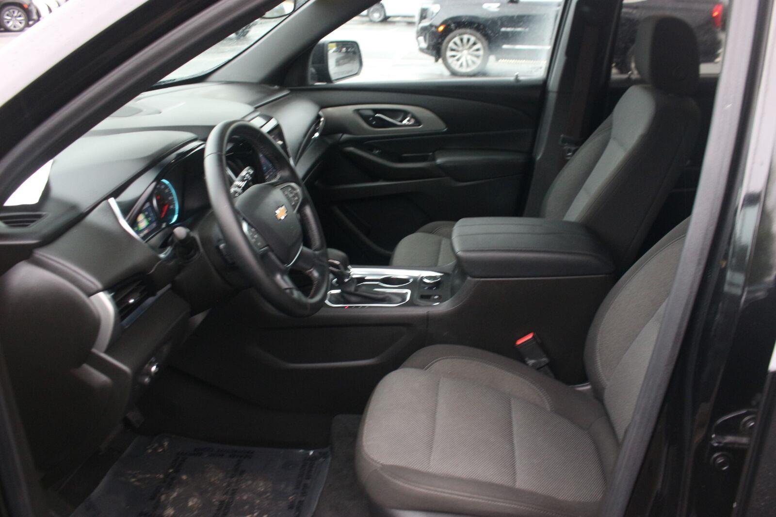 Used 2023 Mosaic Black Metallic Chevrolet LT Cloth image 16