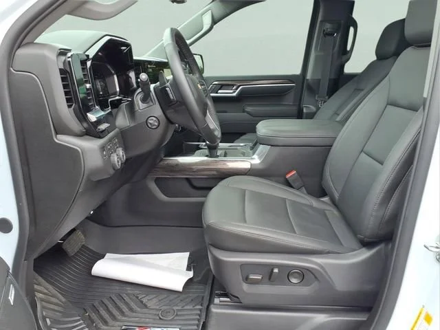 Used 2026 Polar White Tricoat Chevrolet LTZ image 17