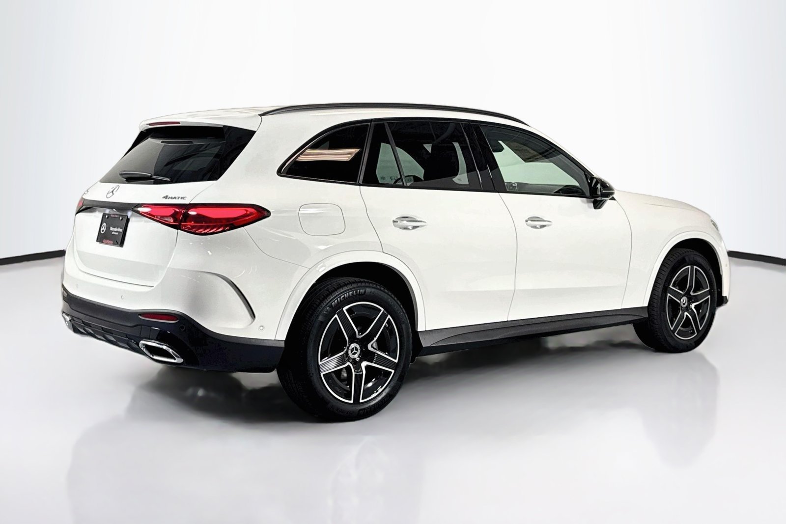 New 2026 Polar White Mercedes-Benz GLC 300 image 5