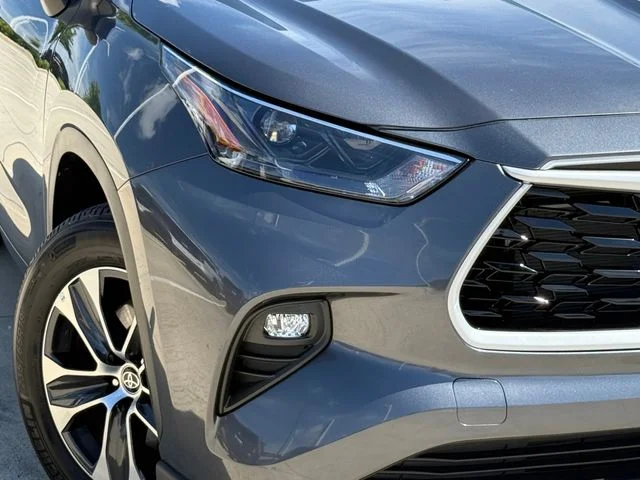 Used 2025 Gray Toyota XLE image 3