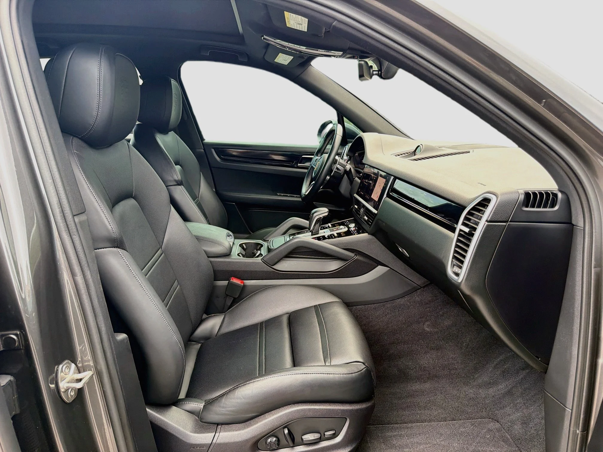 Used 2023 Chalk Porsche Platinum Edition image 15