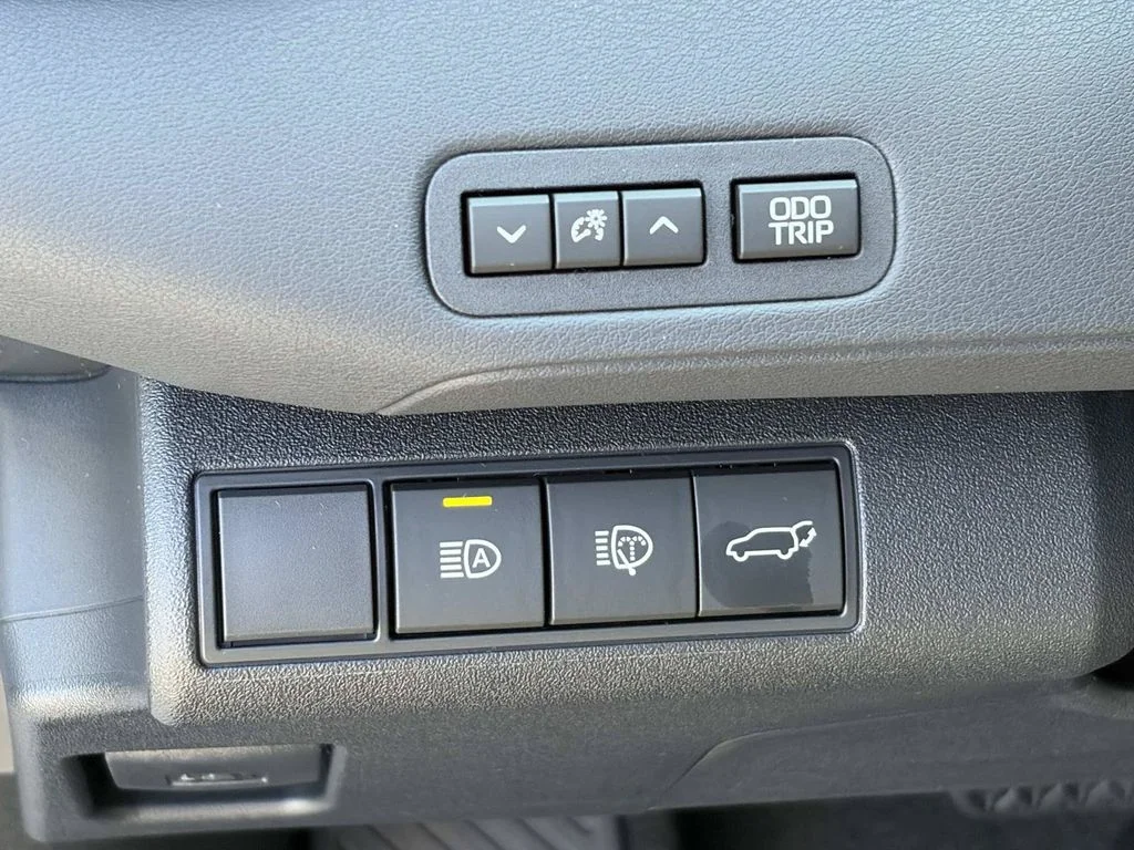 New 2026 Wind Chill Pearl Toyota XLE image 29