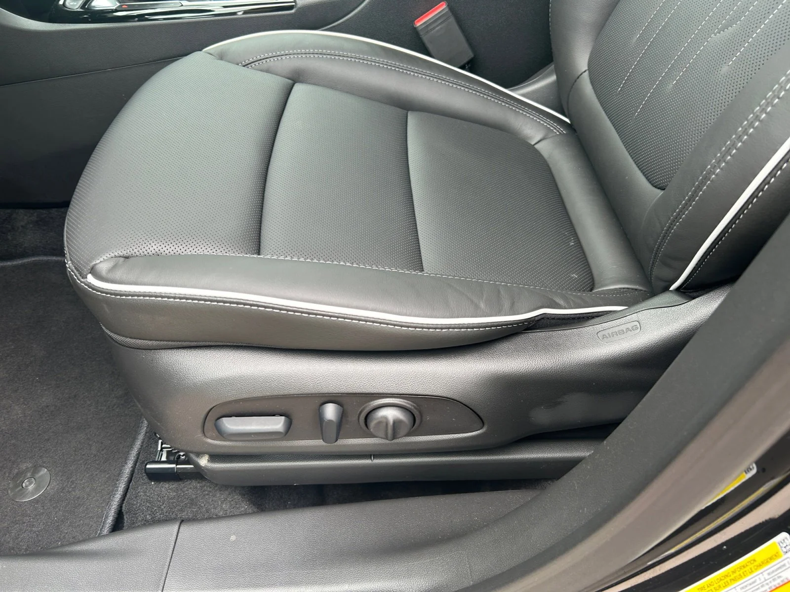 New 2026 Ebony Twilight Metallic Buick Avenir AWD image 15