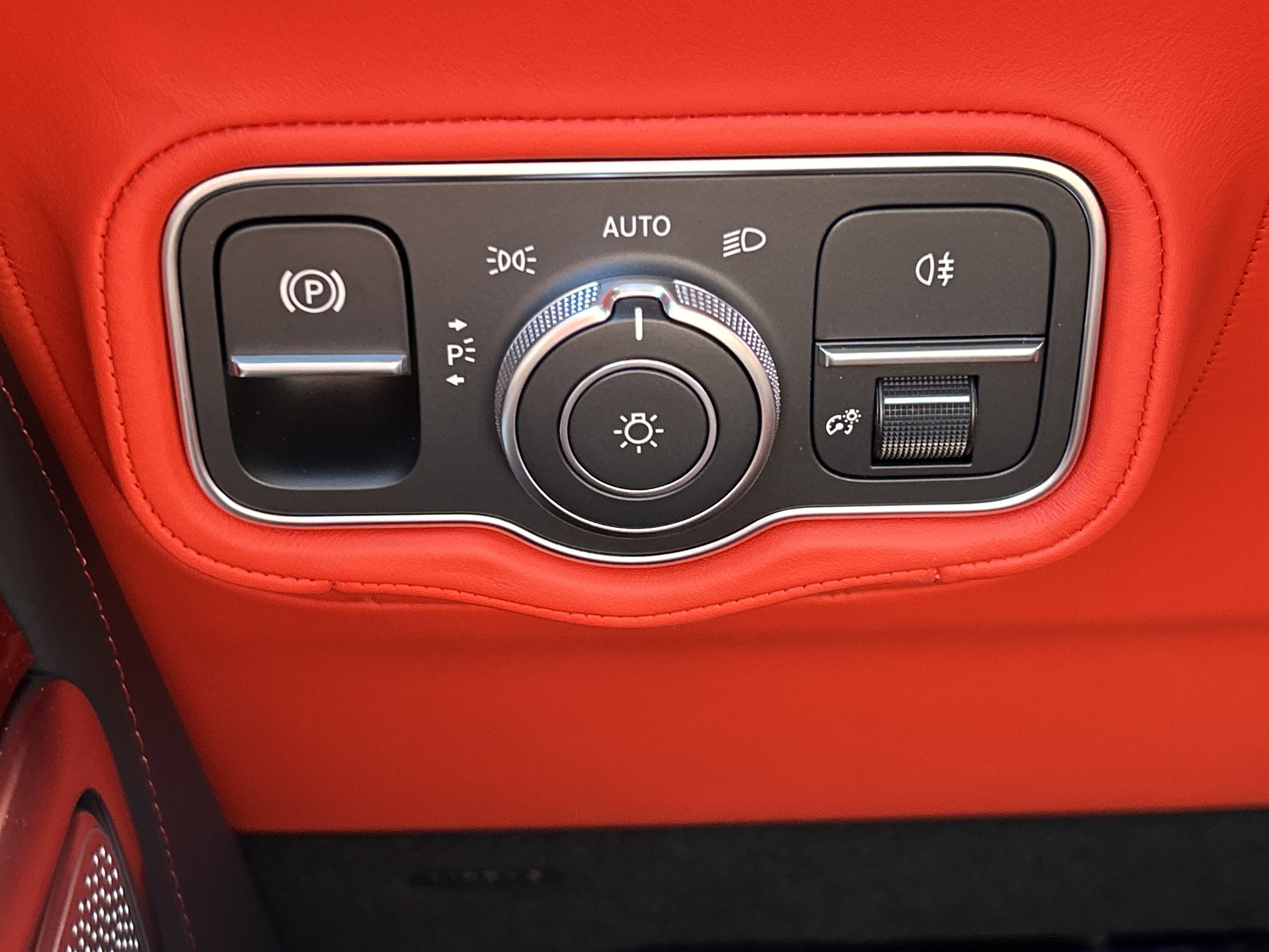 New 2026 MANUFAKTUR Arabian Grey Non- Metallic Mercedes-Benz AMG® G 63 SUV image 21