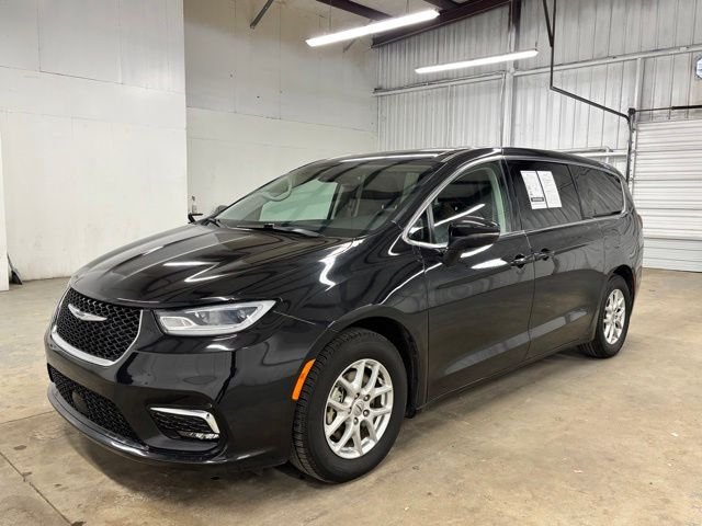 Used 2023 Black Chrysler Touring L image 3