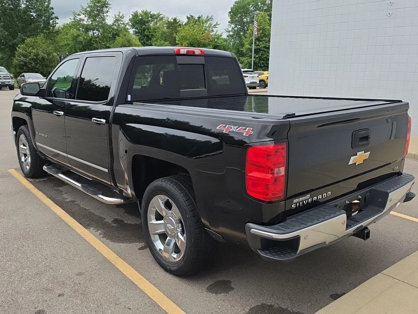 Used 2014 BLACK CHEVROLET TRUCK image 4