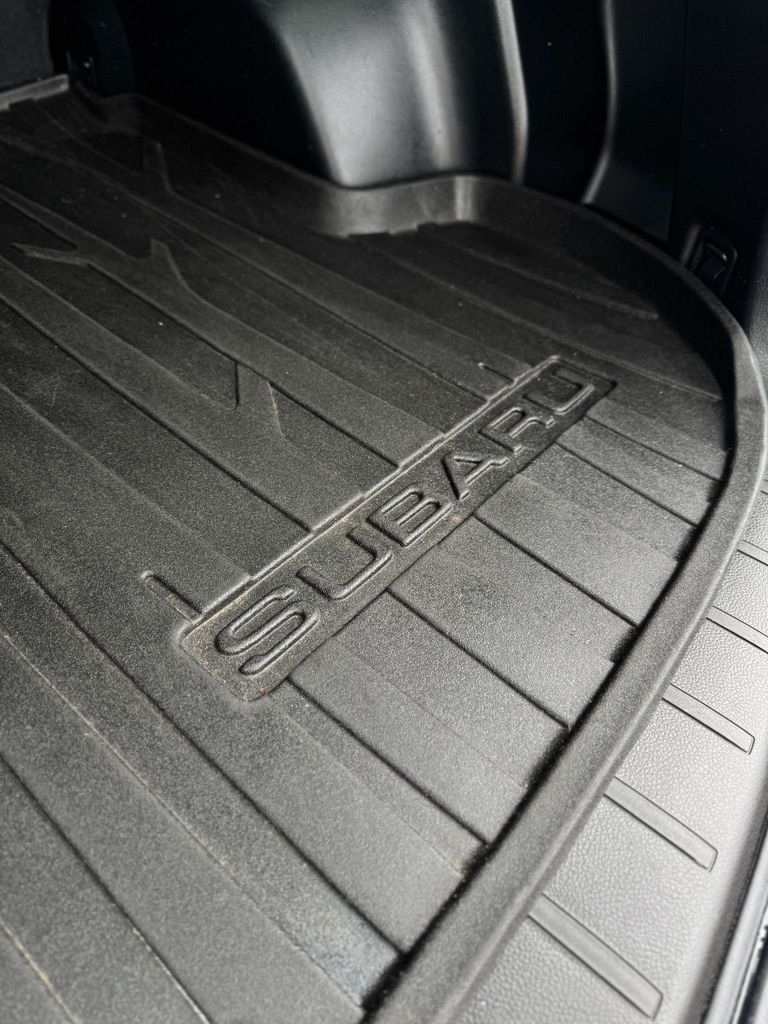 Used 2018 Ice Silver Metallic Subaru 2.5i Premium image 36