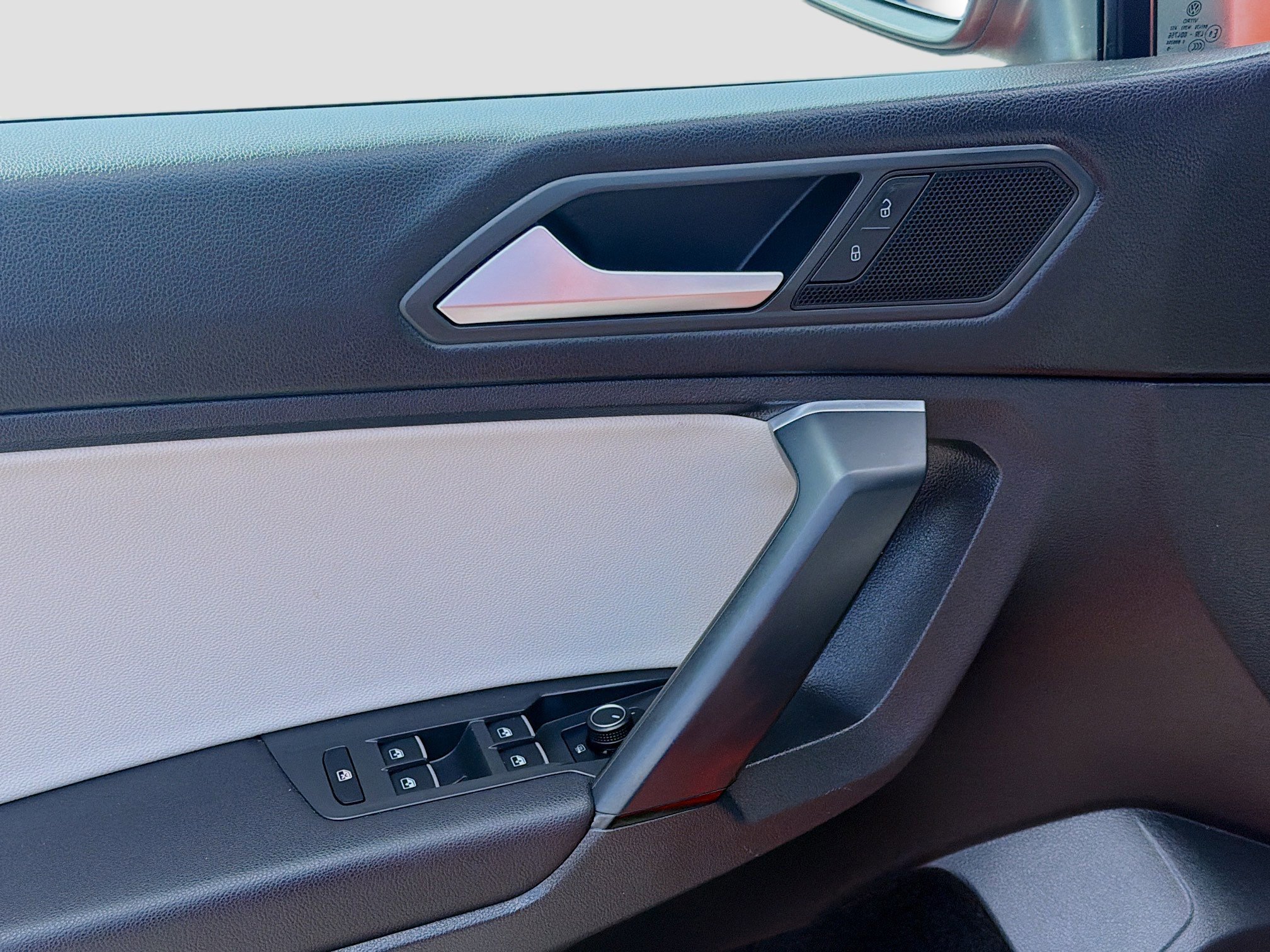 2019 Volkswagen Tiguan SE - Photo 14