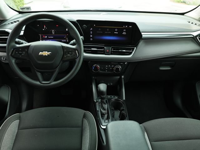 Used 2025 Sterling Gray Metallic Chevrolet LT image 25