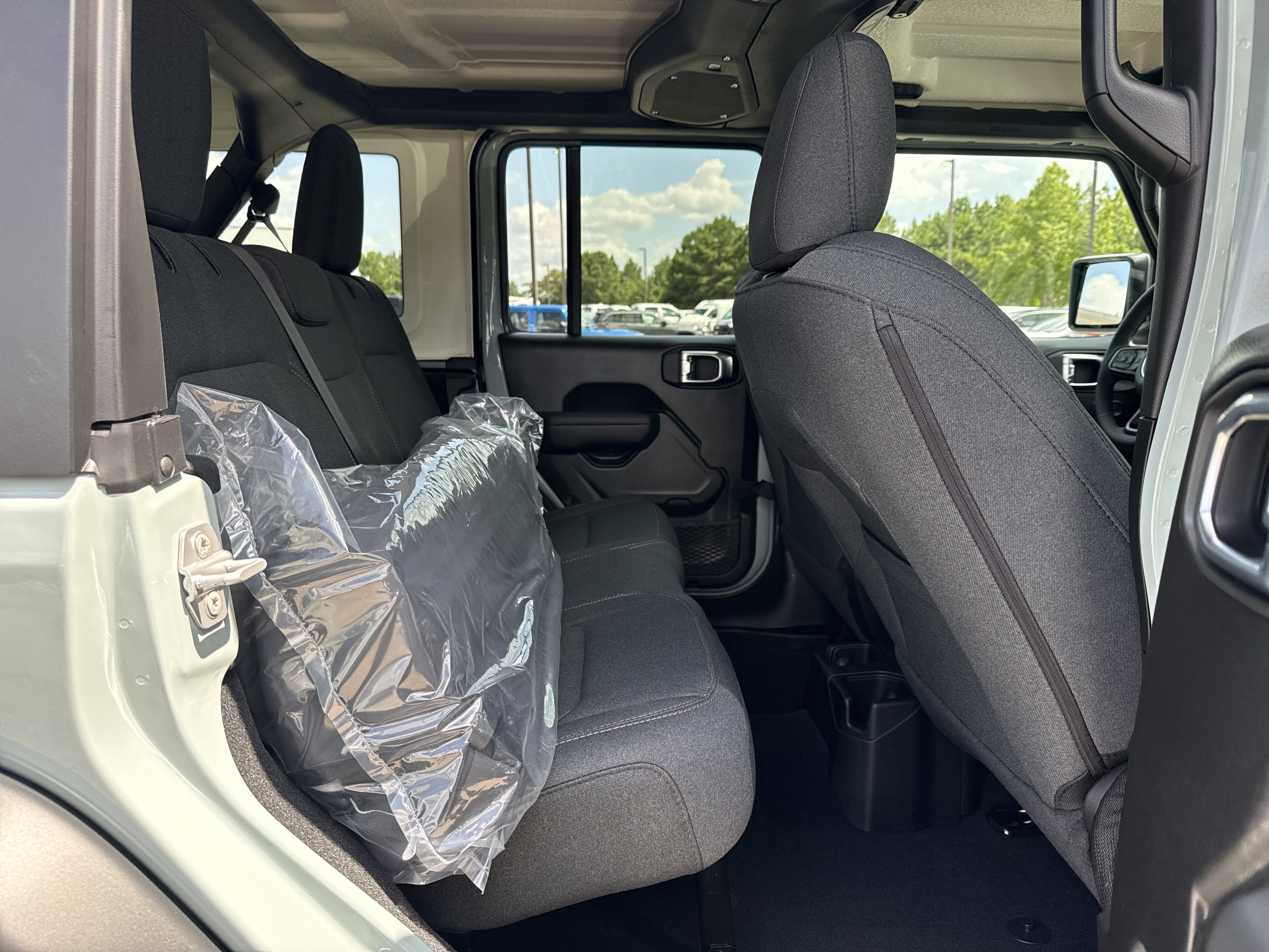 New 2026 Earl Clearcoat Jeep Sport S image 18