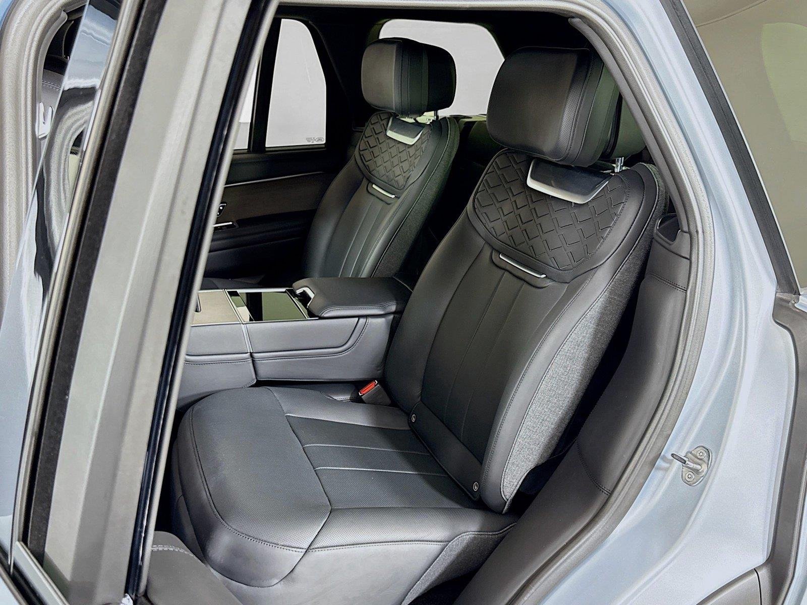 Used 2023 Ionian Silver SV Bespoke Ultra Metallic Gloss Land Rover SV | 225K MSRP image 22