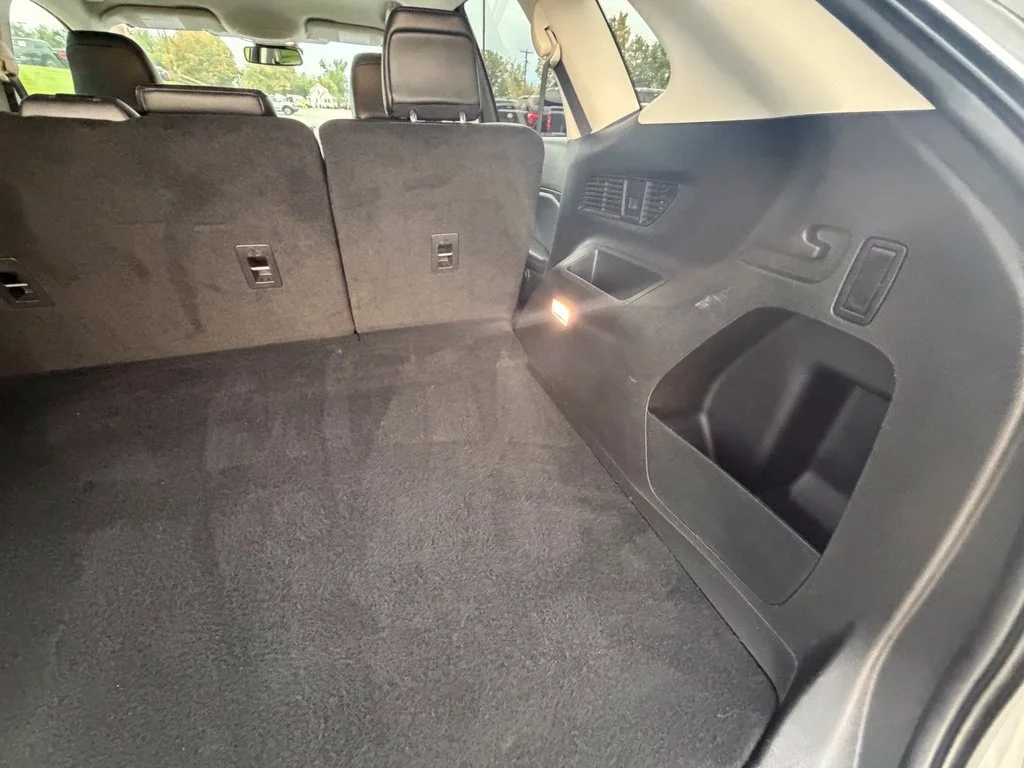 Used 2024 Silver Ford SEL image 46