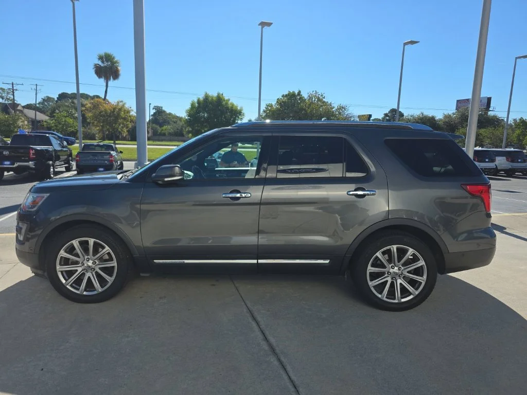Used 2017 Gray Ford Limited image 6