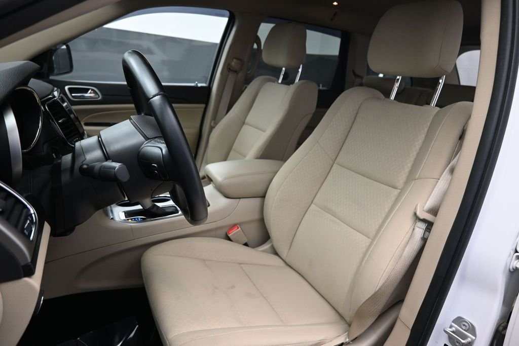 Used 2022 White Jeep Laredo E image 18
