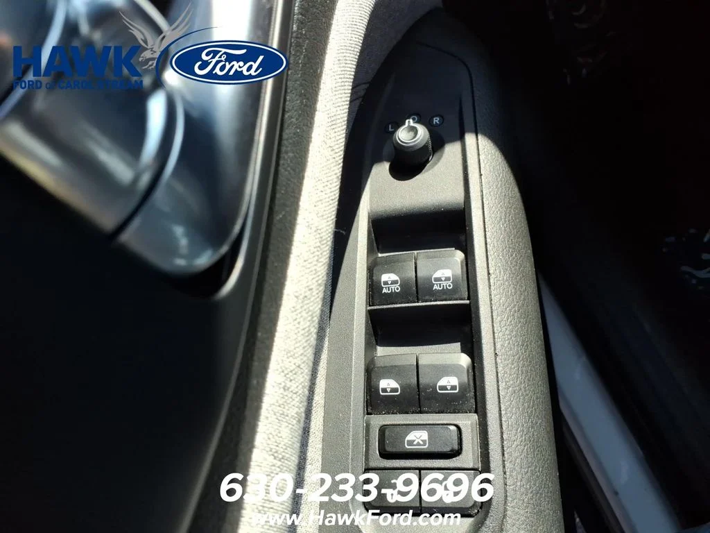 Used 2024 White Jeep Latitude image 20