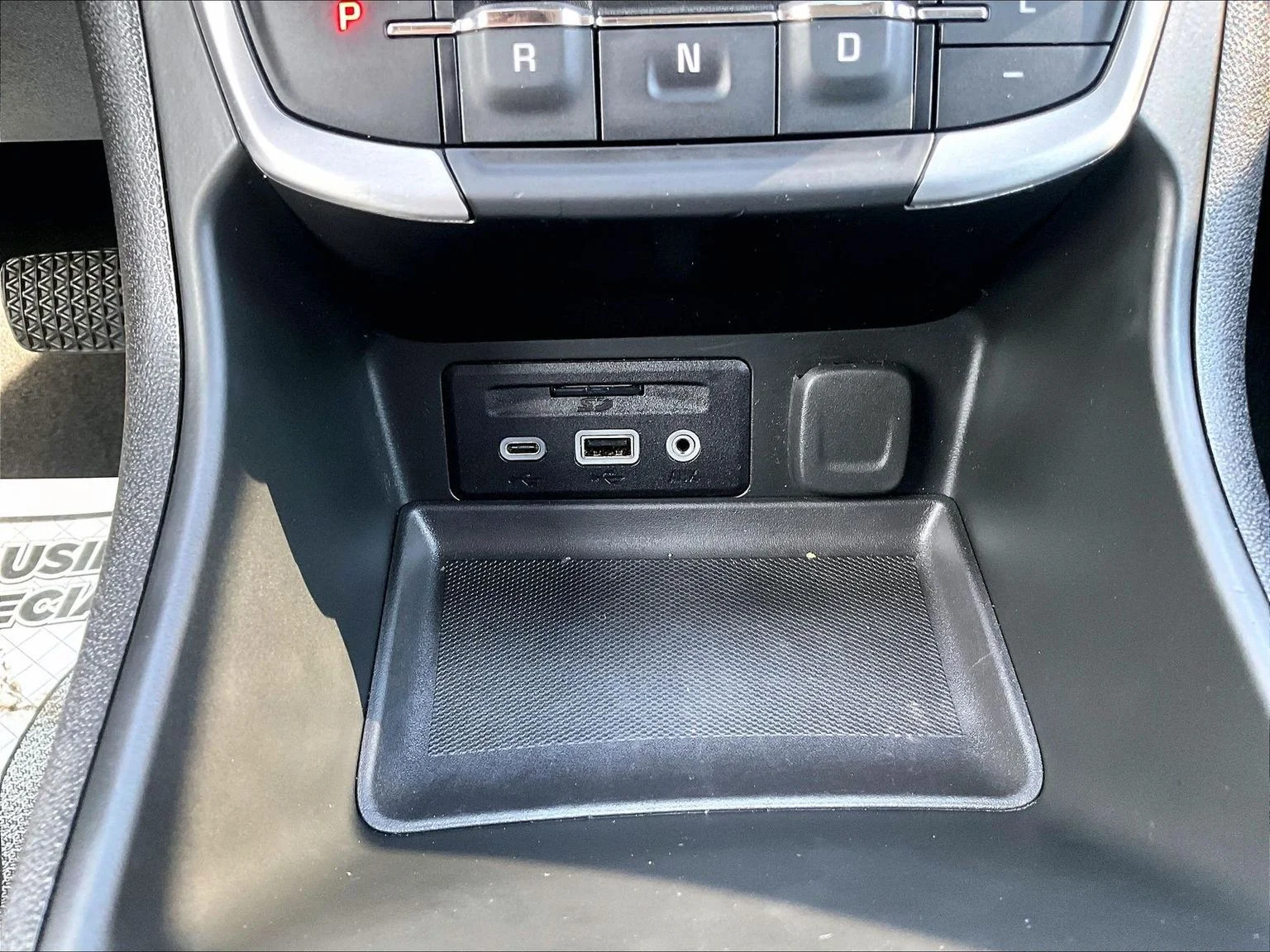 Used 2022 Black GMC SLE image 32