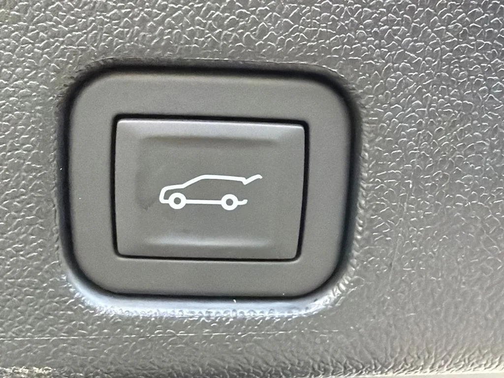 Used 2026 White GMC Elevation image 19