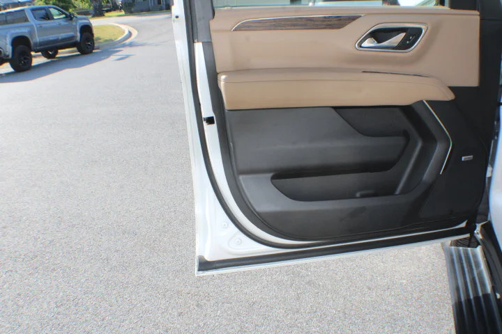Used 2023 IRIDESCENT PEARL TRICOAT Chevrolet Premier image 6