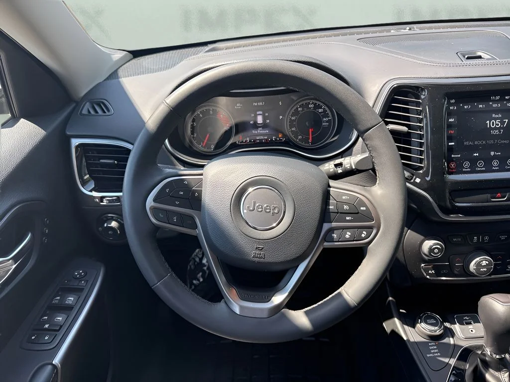 Used 2022 Gray Jeep Limited image 15