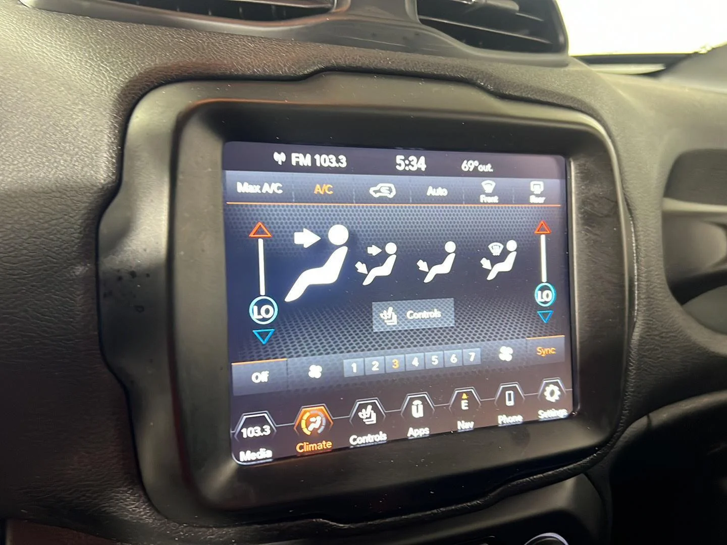 Used 2022 Graphite Gray Jeep Latitude image 17