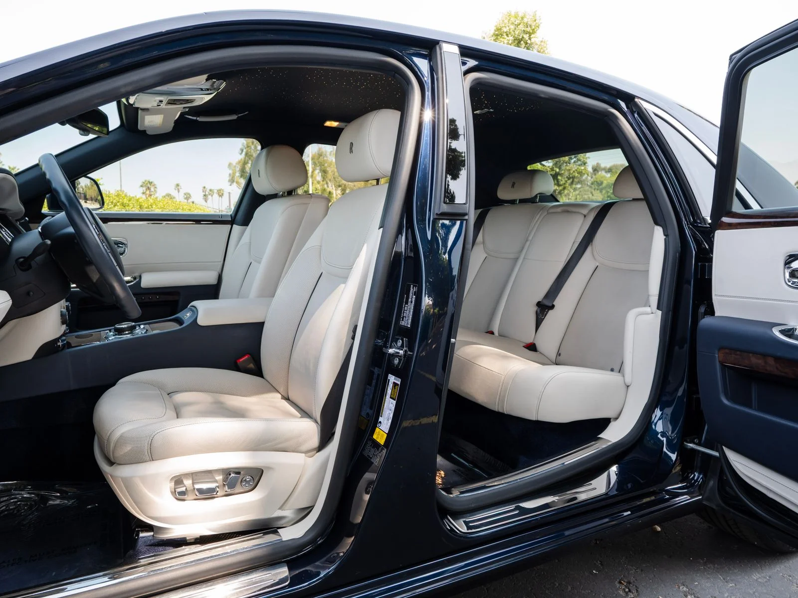 Certified Used 2016 Midnight Sapphire Rolls-Royce  image 15