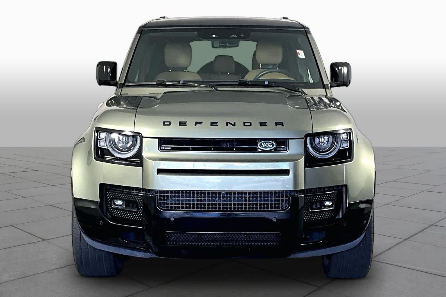 Used 2025 Pangea Green Metallic Land Rover X-Dynamic SE image 4