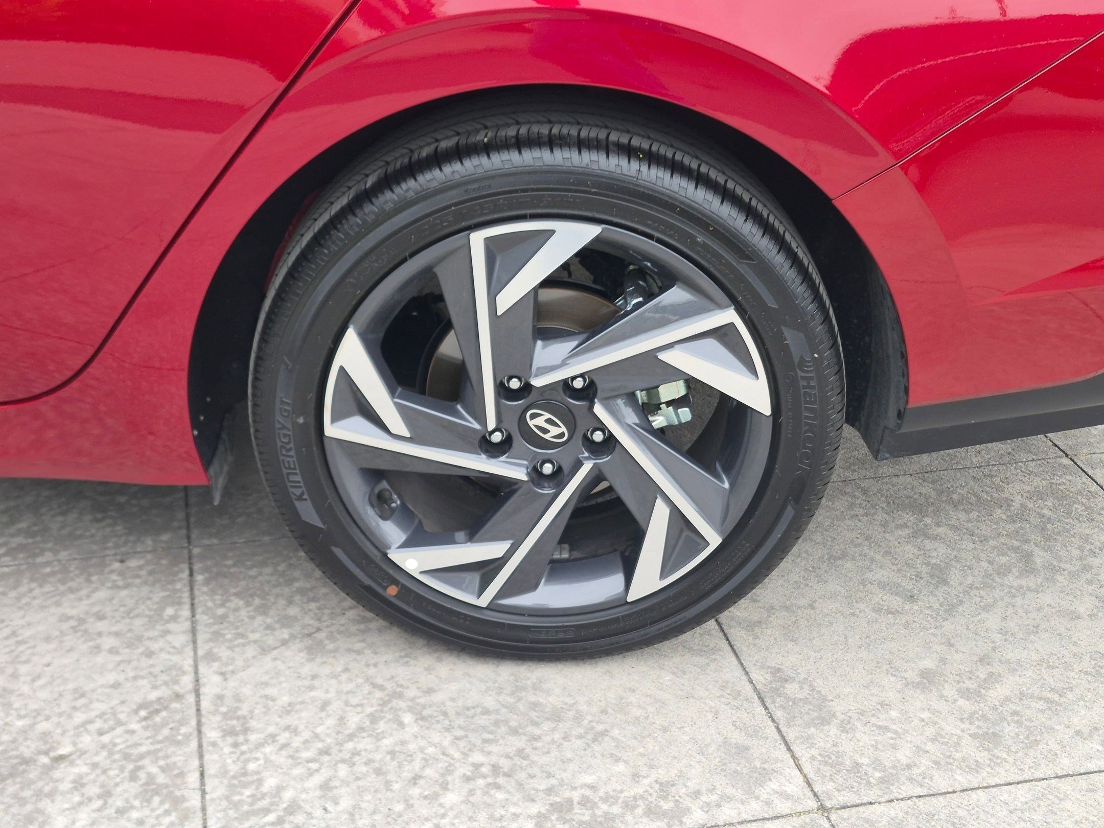 2025 Hyundai Elantra Limited - Photo 17