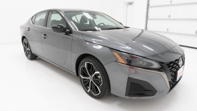 Used 2025 Gun Metallic Nissan SR image 2