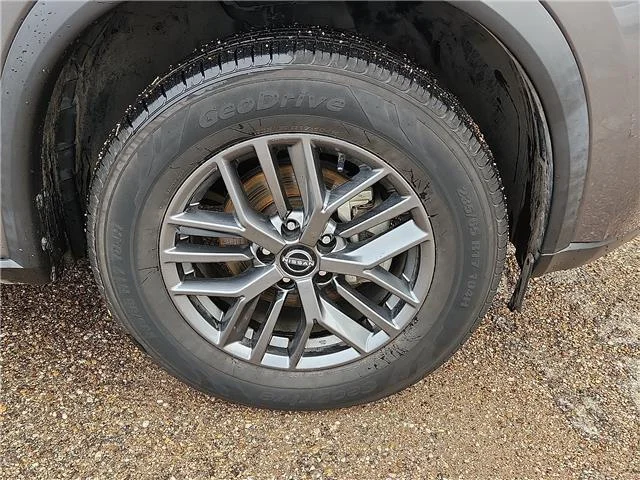 Used 2023 Gray Nissan S image 7